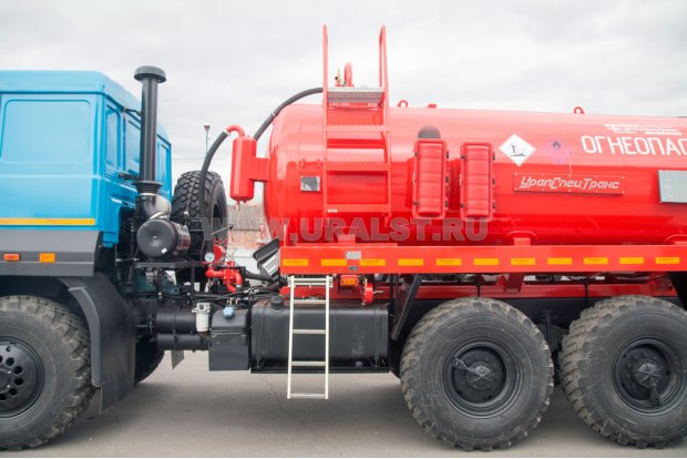 Лестница на площадку обслуживания цистерны