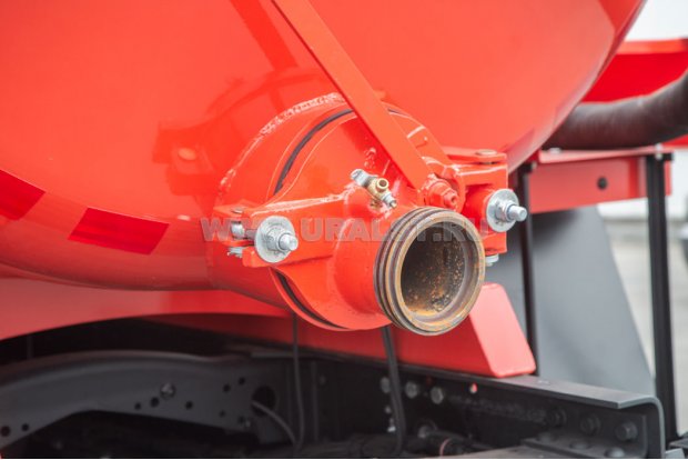 Приемный лючок