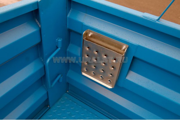 Складная ступень для подъема на бортовую плошадку