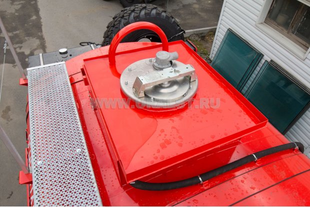 Заливная горловина цистерны