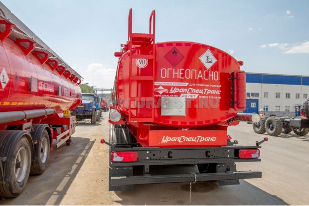 Лестница на площадку обслуживания цистерны