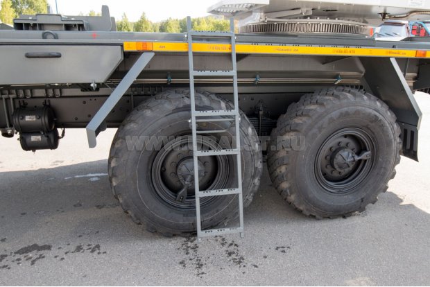 Лестница для подъема на площадку крановой установки