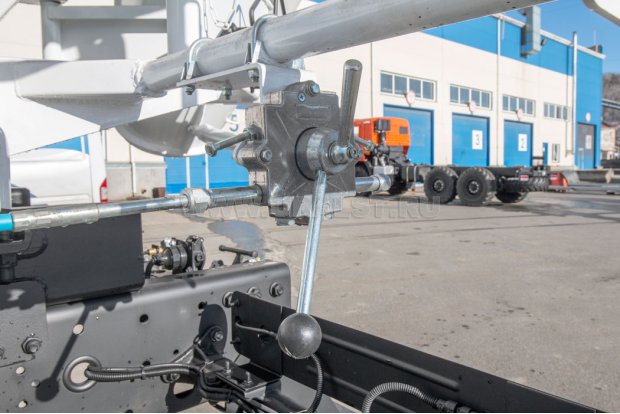 Рычаги управления смесительного барабана