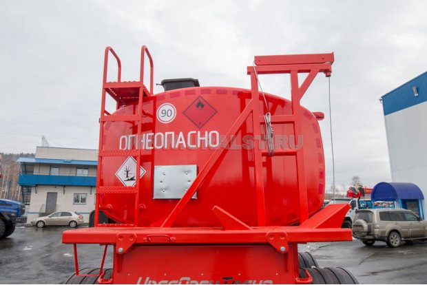 Лестница на площадку обслуживания цистерны