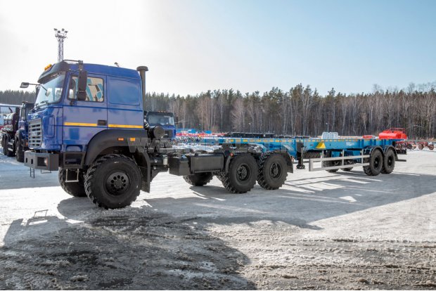 Полуприцеп контейнеровоз ППК 20Б-21-12 УСТ 9465 2Х1С, 1Х1А, дополнителные опоры + Тягач Урал