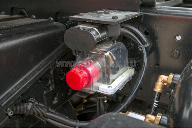 Кнопка отключения массы (главный выключатель)