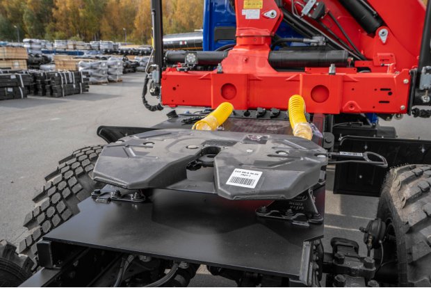 Седельно - сцепное устройство