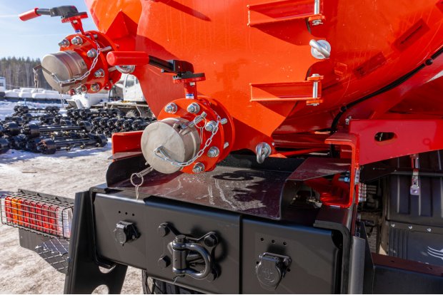 Приемный лючок