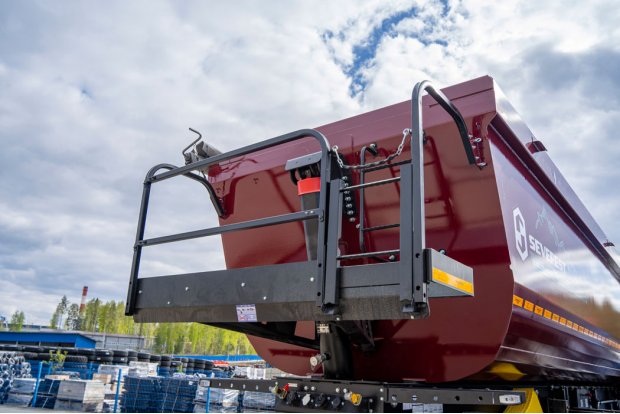 Площадка обслуживания с лестницей