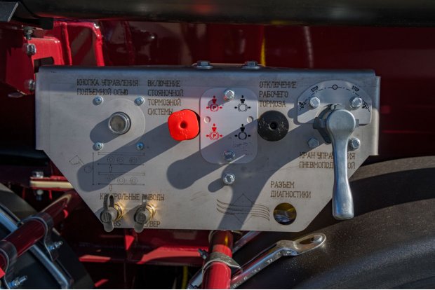 Панель управления подвеской и стояночного тормоза