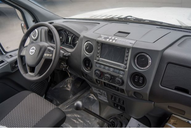 Приборная панель в кабине водителя