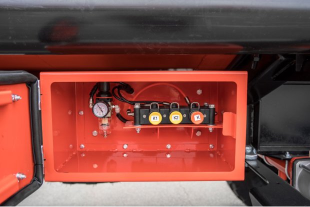 Блок управления донным клапаном и манометр