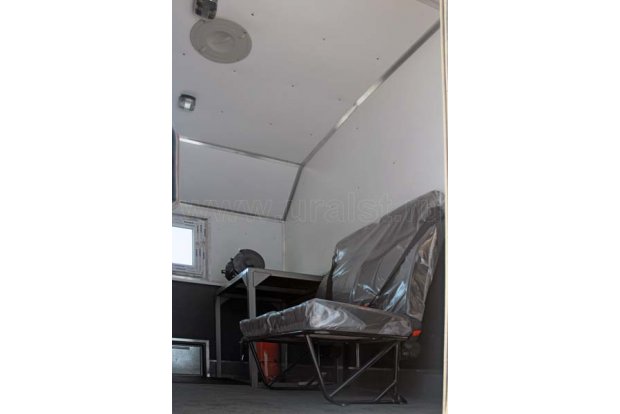 Ремонтный отсек передвижной мастерской Урал