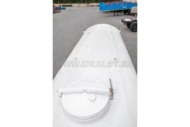 Заливная горловина емкости