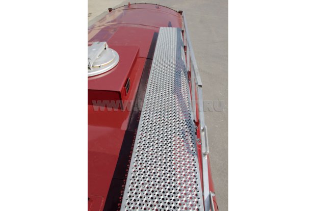 Площадка обслуживания заливной горловины цистерны