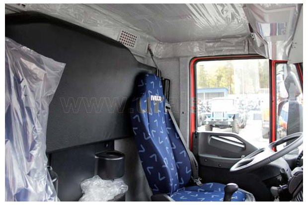 Кабина водителя IVECO TRAKKER AD380T42WH