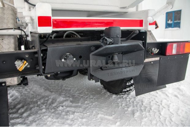 Заднее сцепное устройство