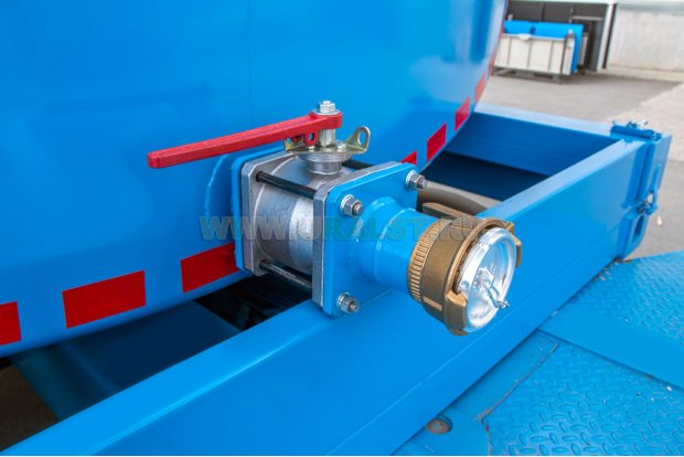 Трубопровод цистерны с быстроразъемным соединением