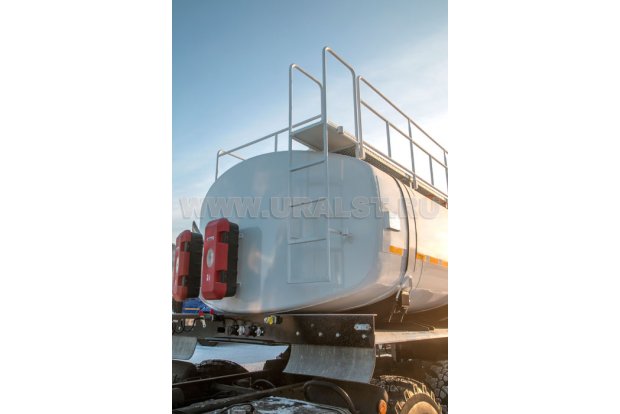 Лестница на площадку обслуживания цистерны