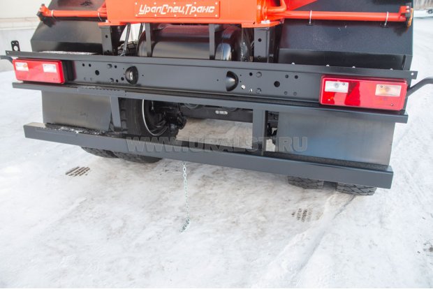 Заднее защитное устройство