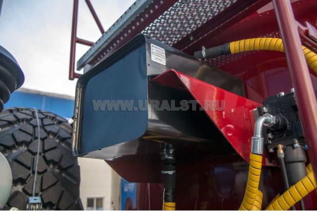 Бак гидросистемы привода насоса