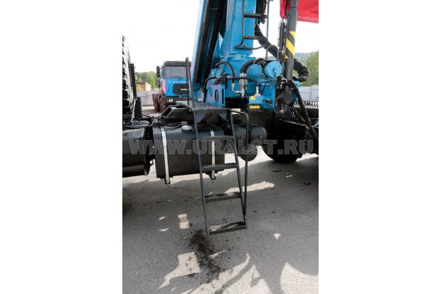 Лестница на колонну КМУ