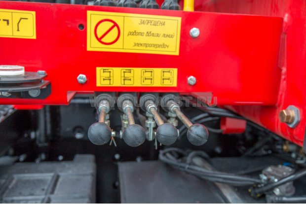 Рычаги управление КМУ и опорами КМУ