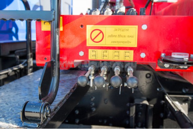 Пульт управления выдвижными опорами КМУ ИТ-200