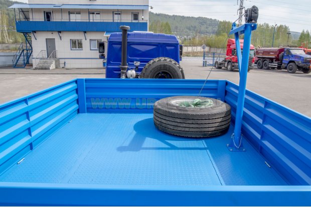 Бортовая платформа на гусаке