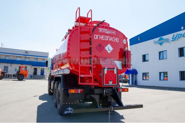 Лестница на площадку обслуживания