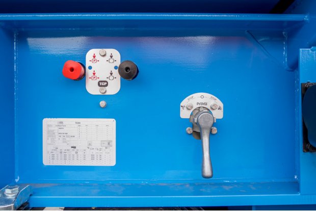 Краны управления стояночным тормозом и подвеской полуприцепа