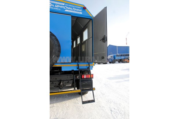 Передвижная металлическая лесница