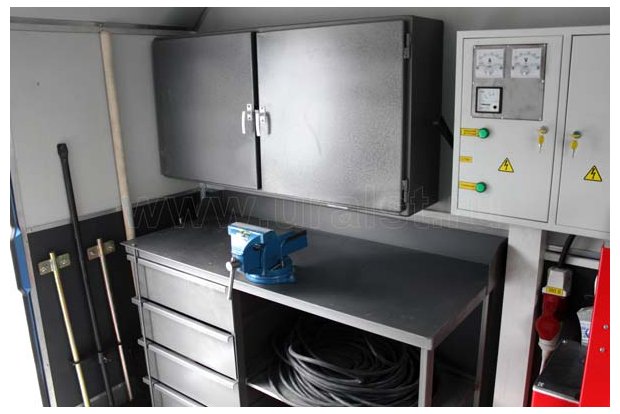 Верстак с выдвижными ящиками