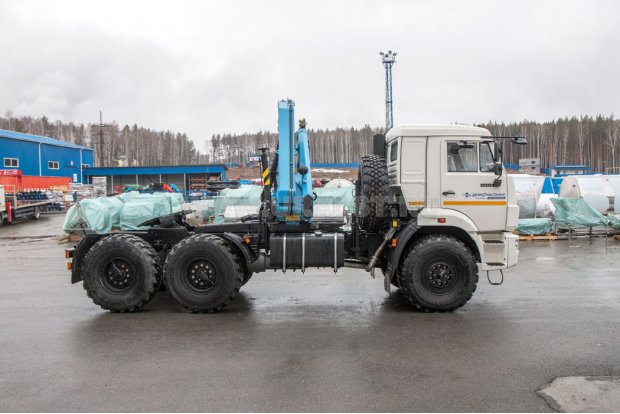 Седельный тягач Камаз 43118-46 с крано-манипуляторной установкой ИМ-150