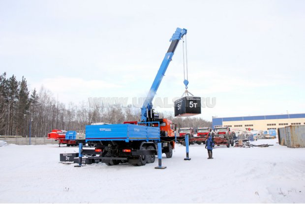 Бортовой Камаз 65225-43 с КМУ DongYang SS2725LB