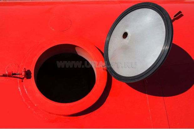 Заливная горловина емкости