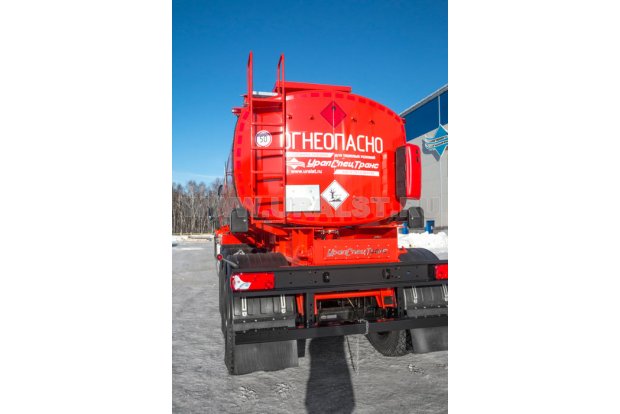 Лестница на площадку обслуживания цистерны