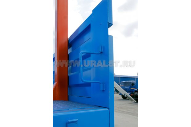 Ручка для удобного подъема на бортовую платформу