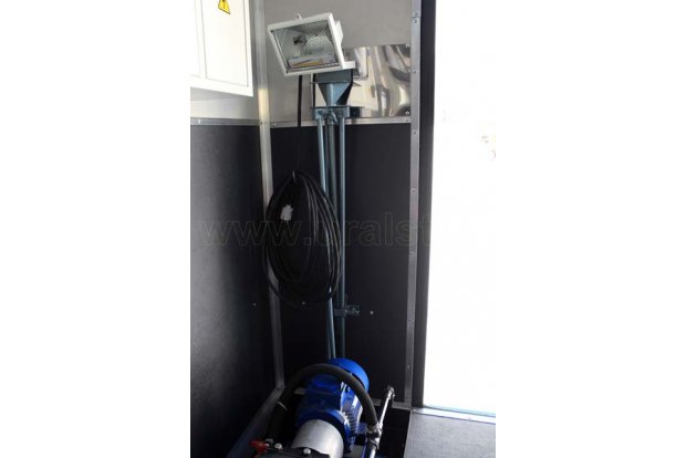 Светильник выносной на треноге