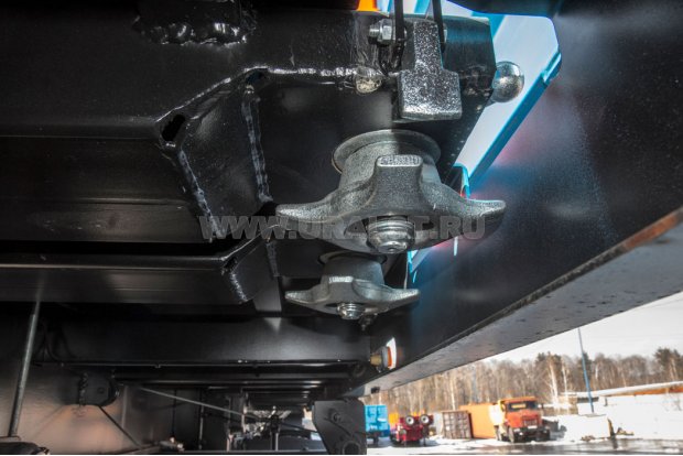 Фитинги для фиксации перевозимых контейнеров