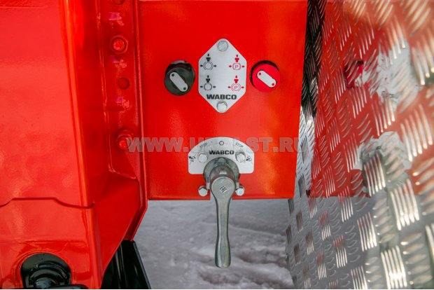 Стояночный тормоз, управление подвеской