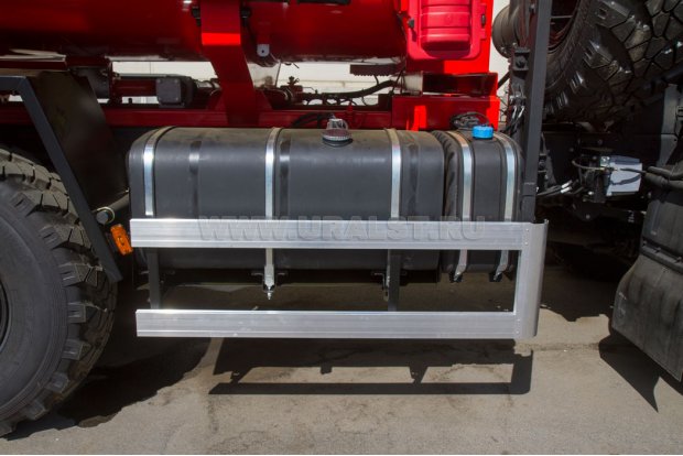 Топливный бак, боковая защита