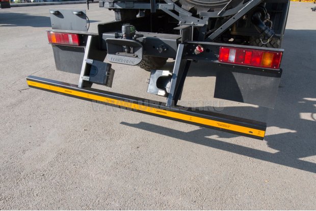 Задний противоподкатный брус