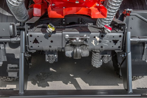 Заднее сцепное устройство