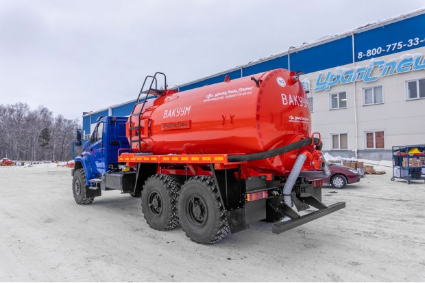 Автоцистерна вакуумная коммунальная МВ-10Т КО УСТ 5453 Урал NEXT 4320-6951-72, ревизионный люк