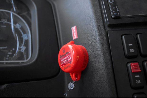 Кнопки отключения массы в кабине по ДОПОГ