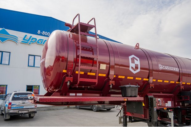 Лестница для подъема на площадку обслуживания цистерны