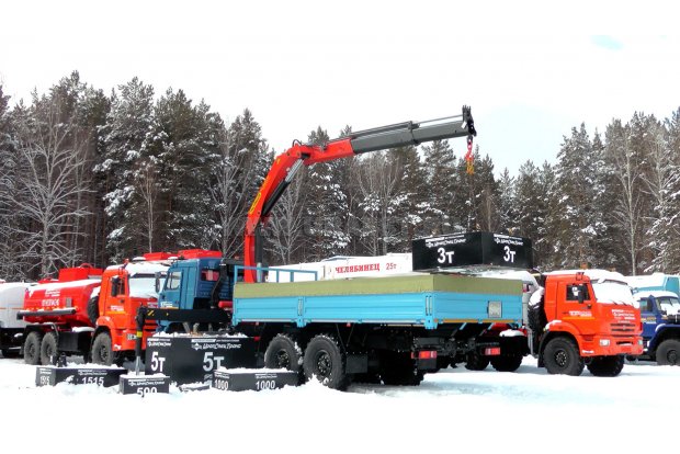 Бортовой автомобиль для перевозки взрывчатых веществ с КМУ Palfinger PK-23500