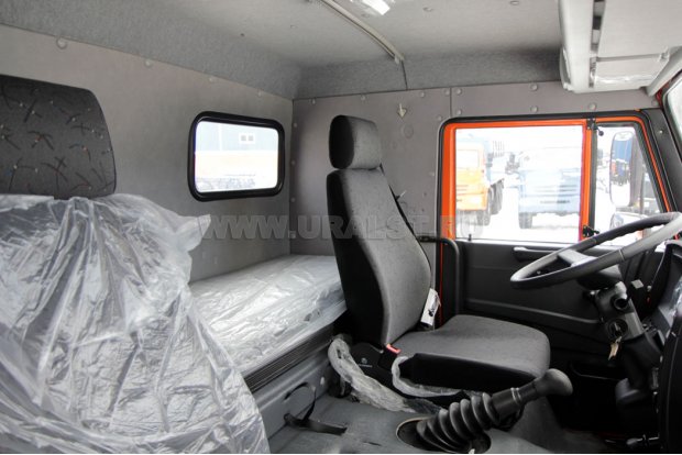 Спальное место в кабине водителя