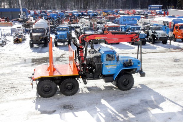 Лесовозный тягач Урал с Epsilon M100L97